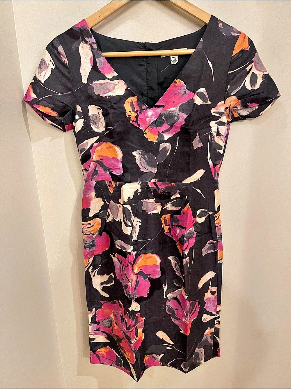 Banana Republic Floral Mini Dress in Black & Pink Size 0P Like New Silk blend